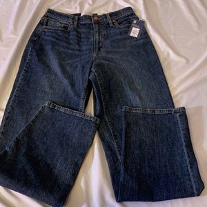 Universal Thread size 8/29R. Women’s dark blue jeans